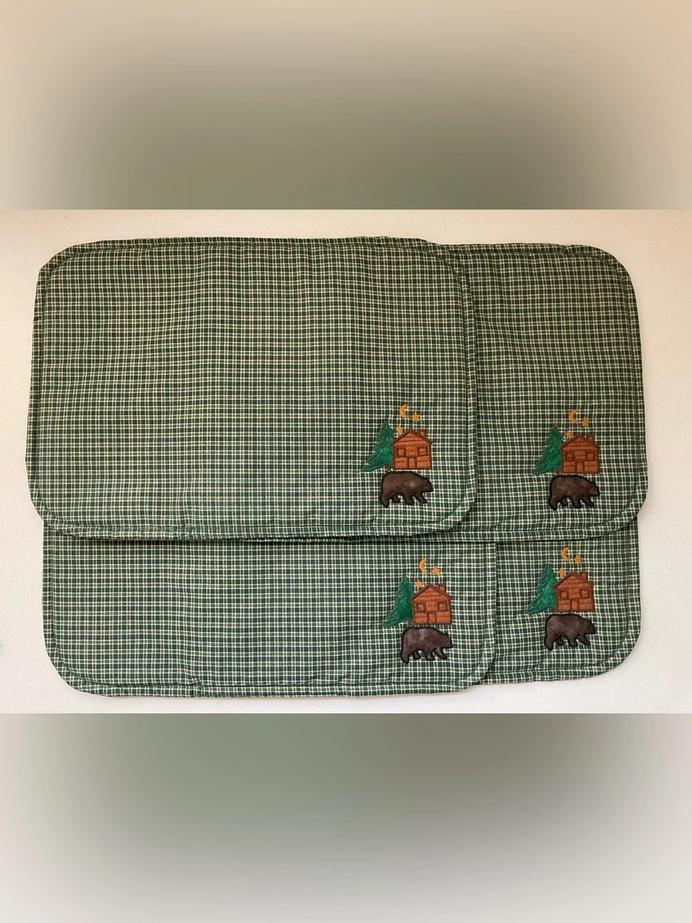 Green Plaid Cabin & Bear 4 Placemats and 4 Napkins. Matching Set